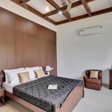 Stayvista'S Lakeside Whispers - Lake & Mountain-View Villa With Lawn & Indoor-Outdoor Games Nagpur Extérieur photo