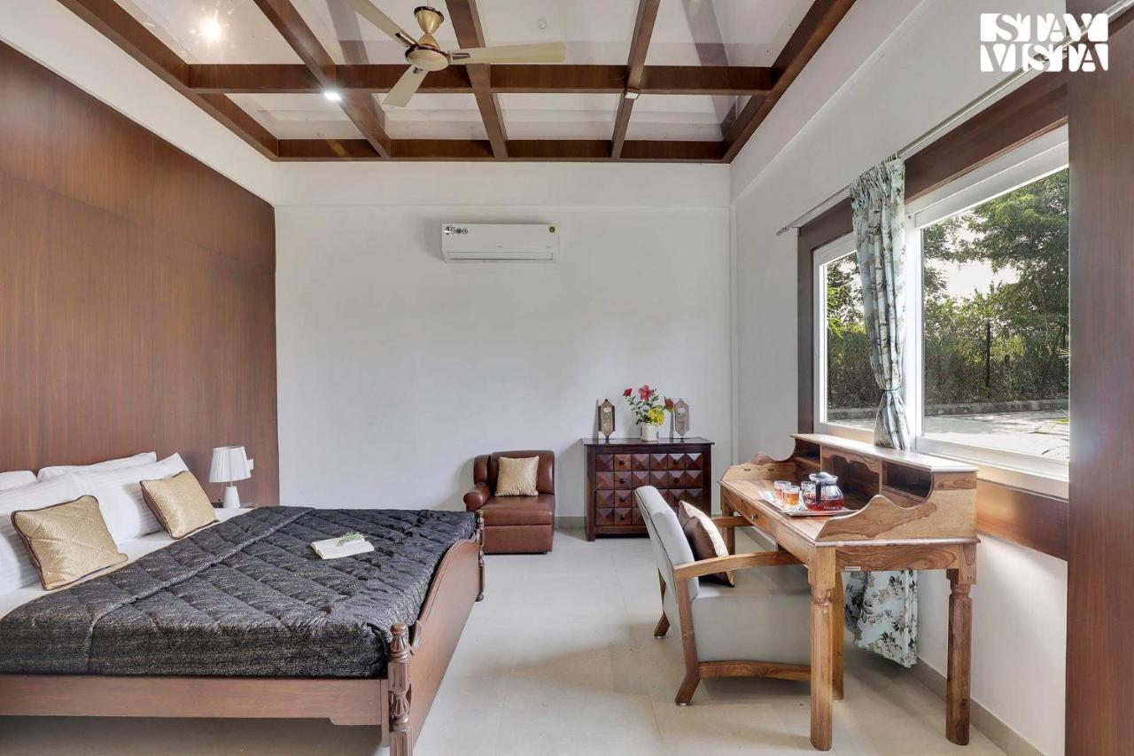 Stayvista'S Lakeside Whispers - Lake & Mountain-View Villa With Lawn & Indoor-Outdoor Games Nagpur Extérieur photo