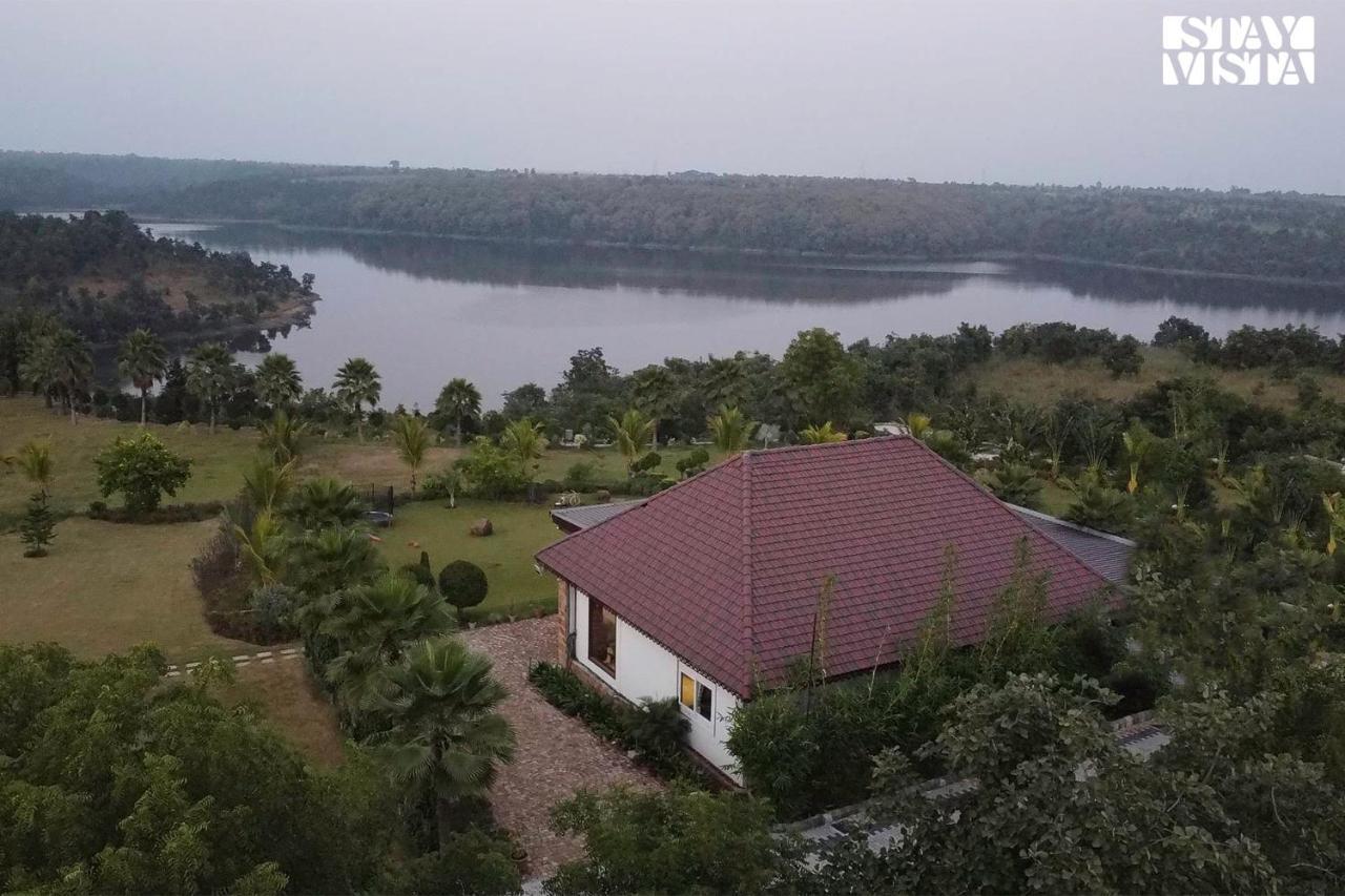 Stayvista'S Lakeside Whispers - Lake & Mountain-View Villa With Lawn & Indoor-Outdoor Games Nagpur Extérieur photo